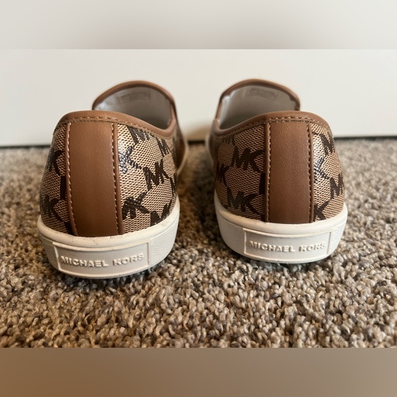 New Womens Michael Kors Slip-on Monogram Brown Shoe size 5 - Picture 2 of 9